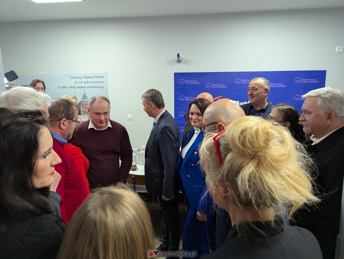 Otwarcie biur poselskich Mariusza Popielarza w Pułtusku i Ostrowi Mazowieckiej [07.01.2025] - zdjęcie #18 - eOstroleka.pl