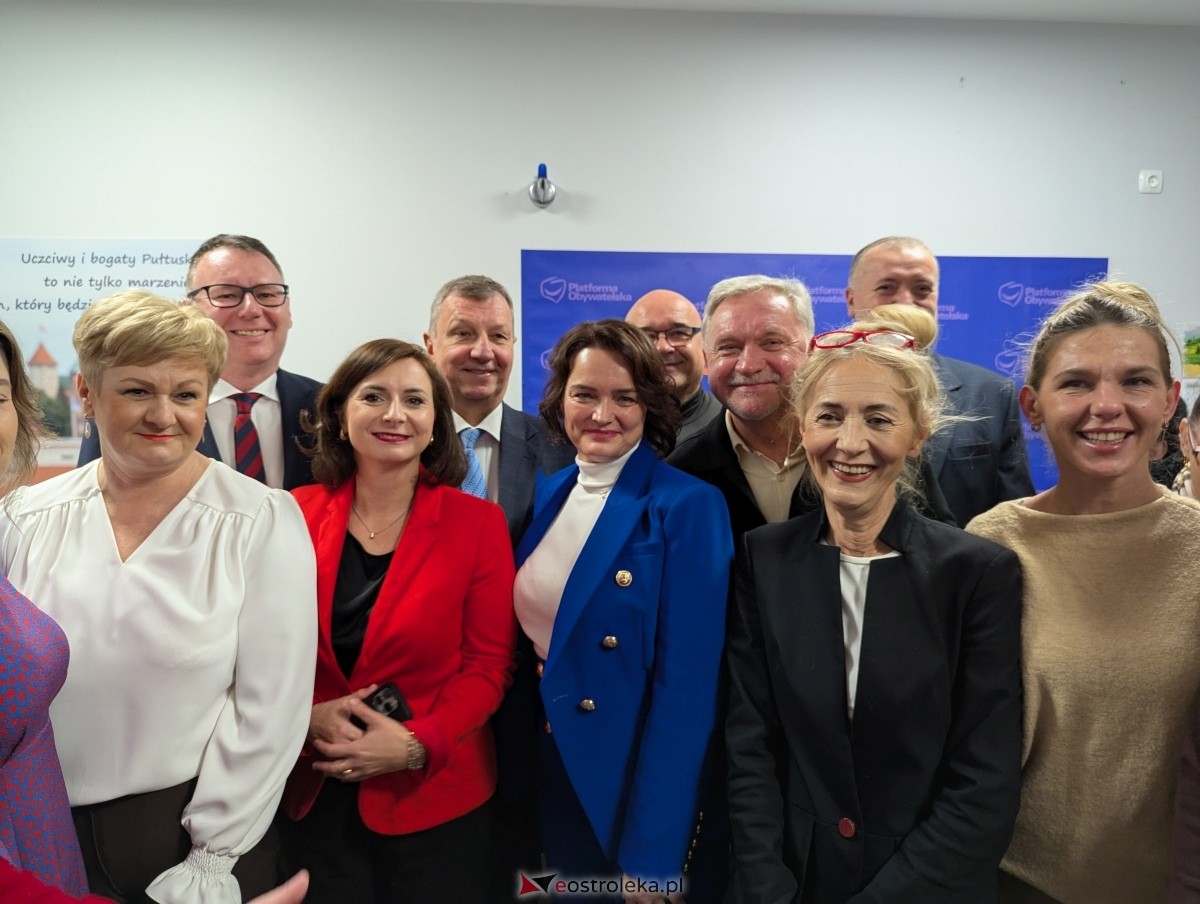 Otwarcie biur poselskich Mariusza Popielarza w Pułtusku i Ostrowi Mazowieckiej [07.01.2025] - zdjęcie #16 - eOstroleka.pl