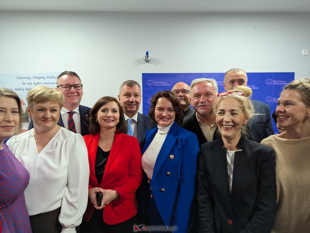 Otwarcie biur poselskich Mariusza Popielarza w Pułtusku i Ostrowi Mazowieckiej [07.01.2025] - zdjęcie #15 - eOstroleka.pl