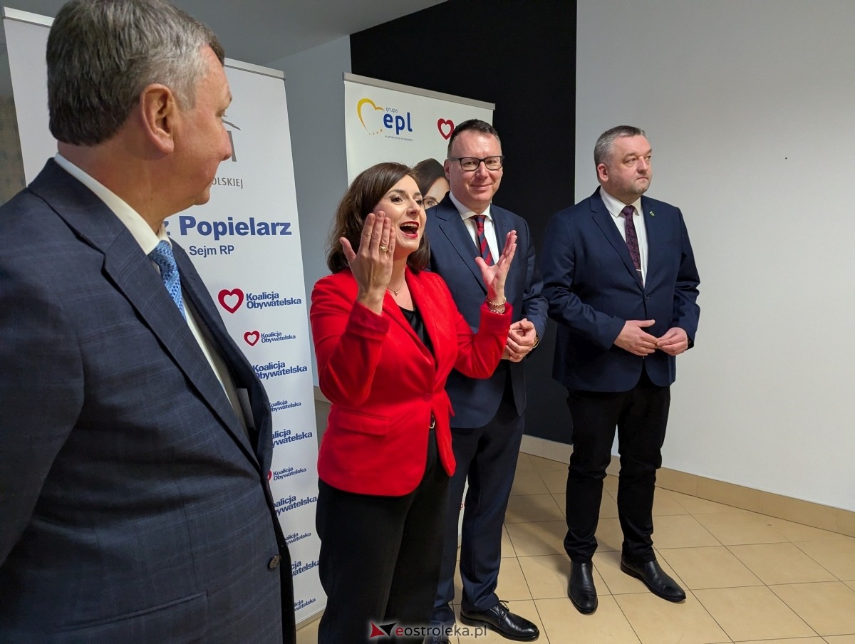 Otwarcie biur poselskich Mariusza Popielarza w Pułtusku i Ostrowi Mazowieckiej [07.01.2025] - zdjęcie #8 - eOstroleka.pl