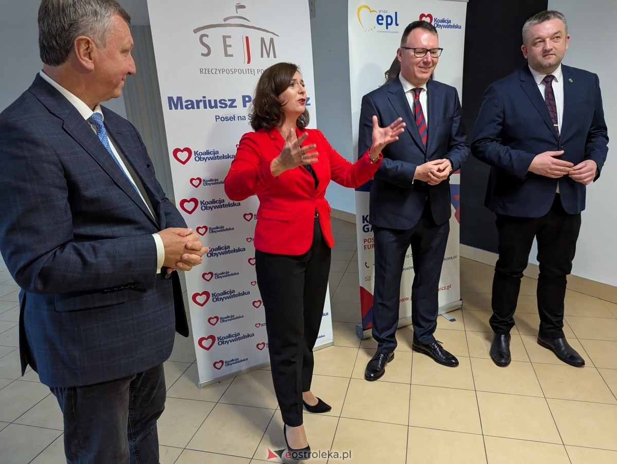 Otwarcie biur poselskich Mariusza Popielarza w Pułtusku i Ostrowi Mazowieckiej [07.01.2025] - zdjęcie #4 - eOstroleka.pl
