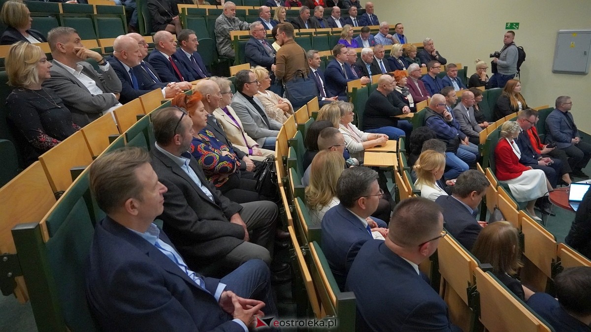 Spotkanie noworoczne i otwarcie biura poselskiego posłów Koalicji Obywatelskiej [07.01.2025] - zdjęcie #181 - eOstroleka.pl