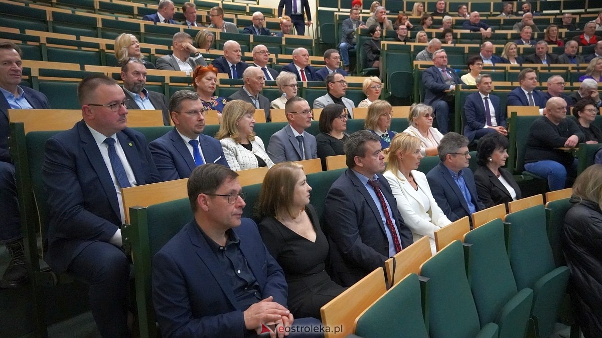 Spotkanie noworoczne i otwarcie biura poselskiego posłów Koalicji Obywatelskiej [07.01.2025] - zdjęcie #174 - eOstroleka.pl