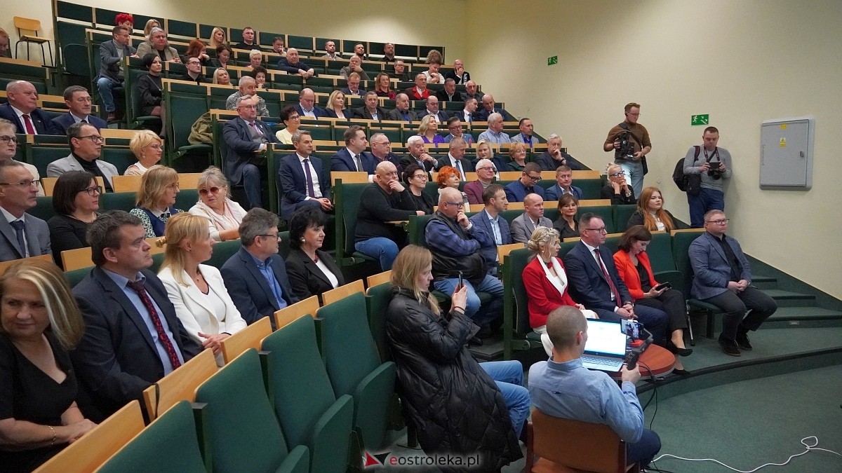Spotkanie noworoczne i otwarcie biura poselskiego posłów Koalicji Obywatelskiej [07.01.2025] - zdjęcie #166 - eOstroleka.pl