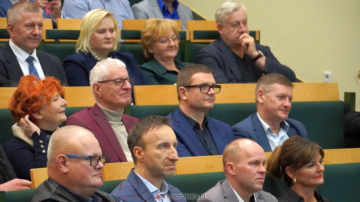 Spotkanie noworoczne i otwarcie biura poselskiego posłów Koalicji Obywatelskiej [07.01.2025] - zdjęcie #153 - eOstroleka.pl