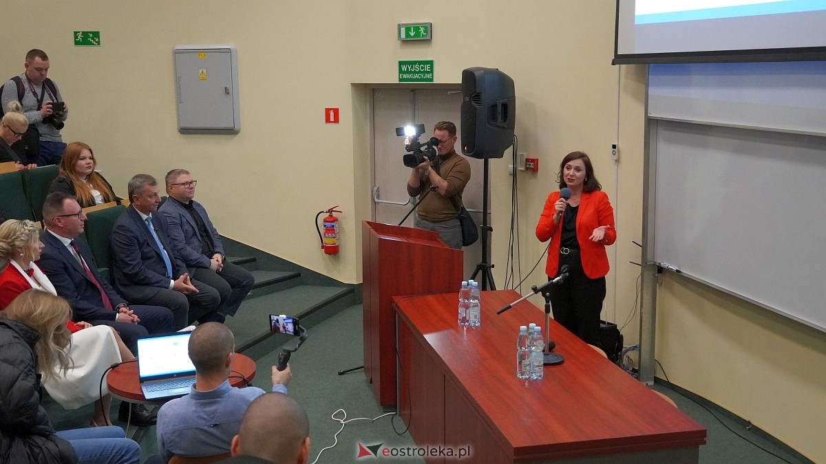 Spotkanie noworoczne i otwarcie biura poselskiego posłów Koalicji Obywatelskiej [07.01.2025] - zdjęcie #135 - eOstroleka.pl