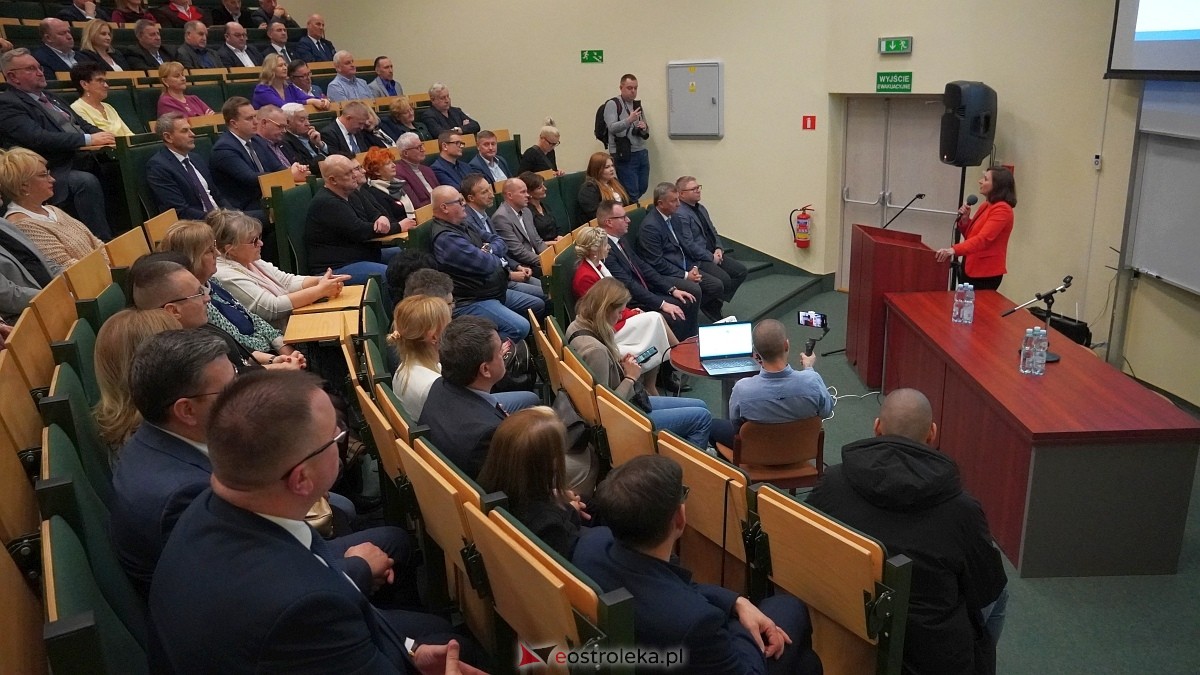 Spotkanie noworoczne i otwarcie biura poselskiego posłów Koalicji Obywatelskiej [07.01.2025] - zdjęcie #131 - eOstroleka.pl