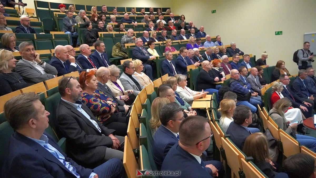 Spotkanie noworoczne i otwarcie biura poselskiego posłów Koalicji Obywatelskiej [07.01.2025] - zdjęcie #129 - eOstroleka.pl