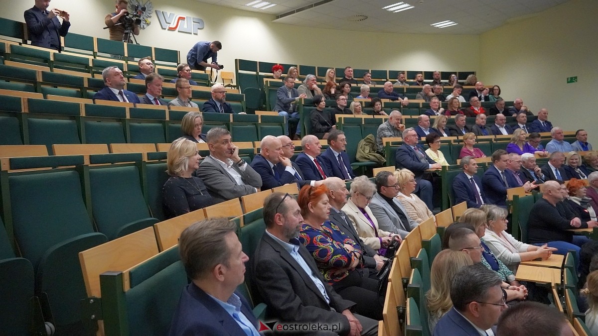 Spotkanie noworoczne i otwarcie biura poselskiego posłów Koalicji Obywatelskiej [07.01.2025] - zdjęcie #127 - eOstroleka.pl