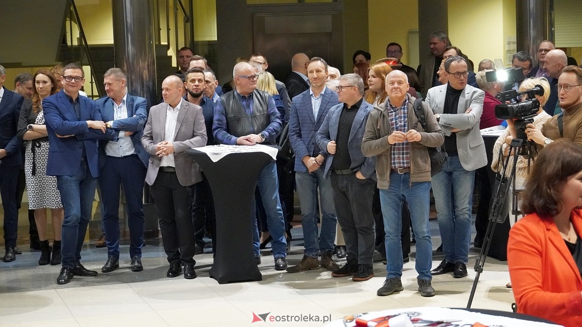 Spotkanie noworoczne i otwarcie biura poselskiego posłów Koalicji Obywatelskiej [07.01.2025] - zdjęcie #146 - eOstroleka.pl