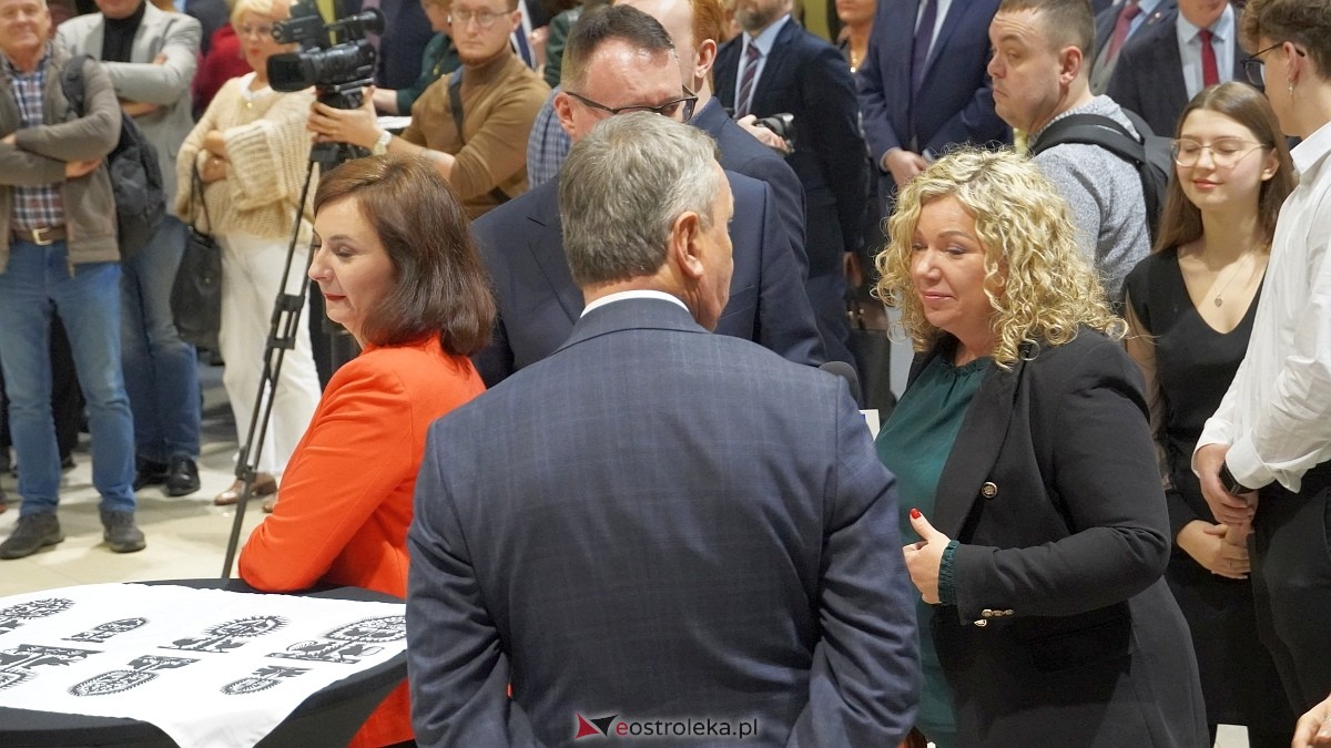 Spotkanie noworoczne i otwarcie biura poselskiego posłów Koalicji Obywatelskiej [07.01.2025] - zdjęcie #142 - eOstroleka.pl
