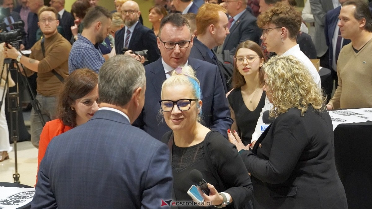 Spotkanie noworoczne i otwarcie biura poselskiego posłów Koalicji Obywatelskiej [07.01.2025] - zdjęcie #140 - eOstroleka.pl