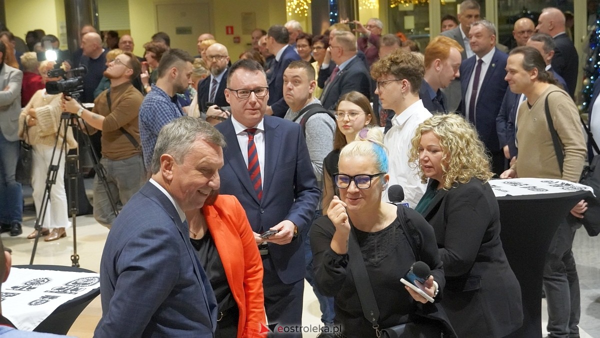 Spotkanie noworoczne i otwarcie biura poselskiego posłów Koalicji Obywatelskiej [07.01.2025] - zdjęcie #138 - eOstroleka.pl