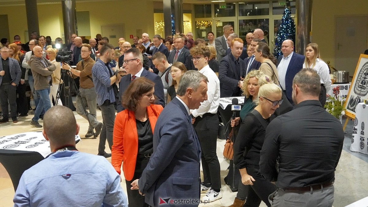 Spotkanie noworoczne i otwarcie biura poselskiego posłów Koalicji Obywatelskiej [07.01.2025] - zdjęcie #136 - eOstroleka.pl