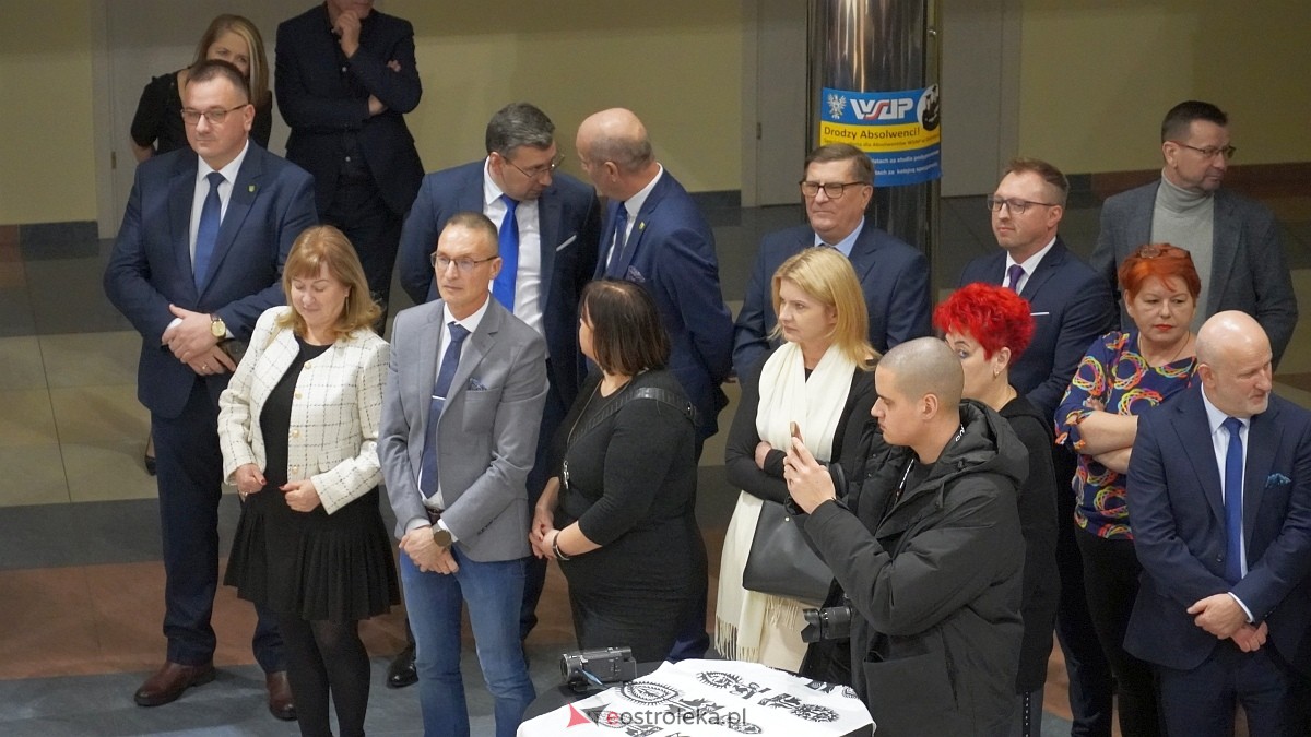 Spotkanie noworoczne i otwarcie biura poselskiego posłów Koalicji Obywatelskiej [07.01.2025] - zdjęcie #117 - eOstroleka.pl