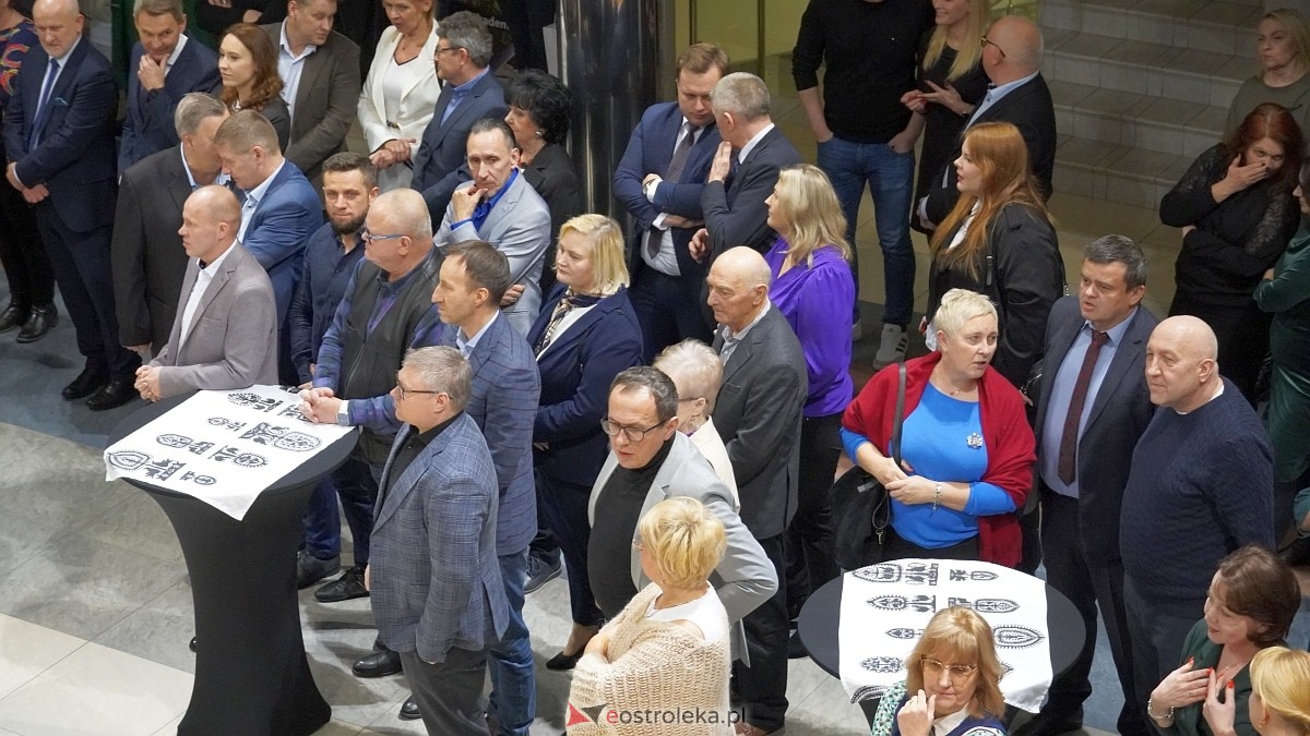 Spotkanie noworoczne i otwarcie biura poselskiego posłów Koalicji Obywatelskiej [07.01.2025] - zdjęcie #116 - eOstroleka.pl