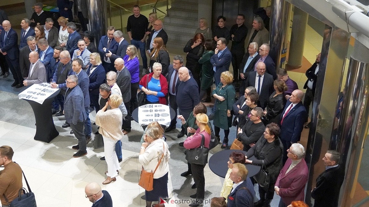 Spotkanie noworoczne i otwarcie biura poselskiego posłów Koalicji Obywatelskiej [07.01.2025] - zdjęcie #114 - eOstroleka.pl