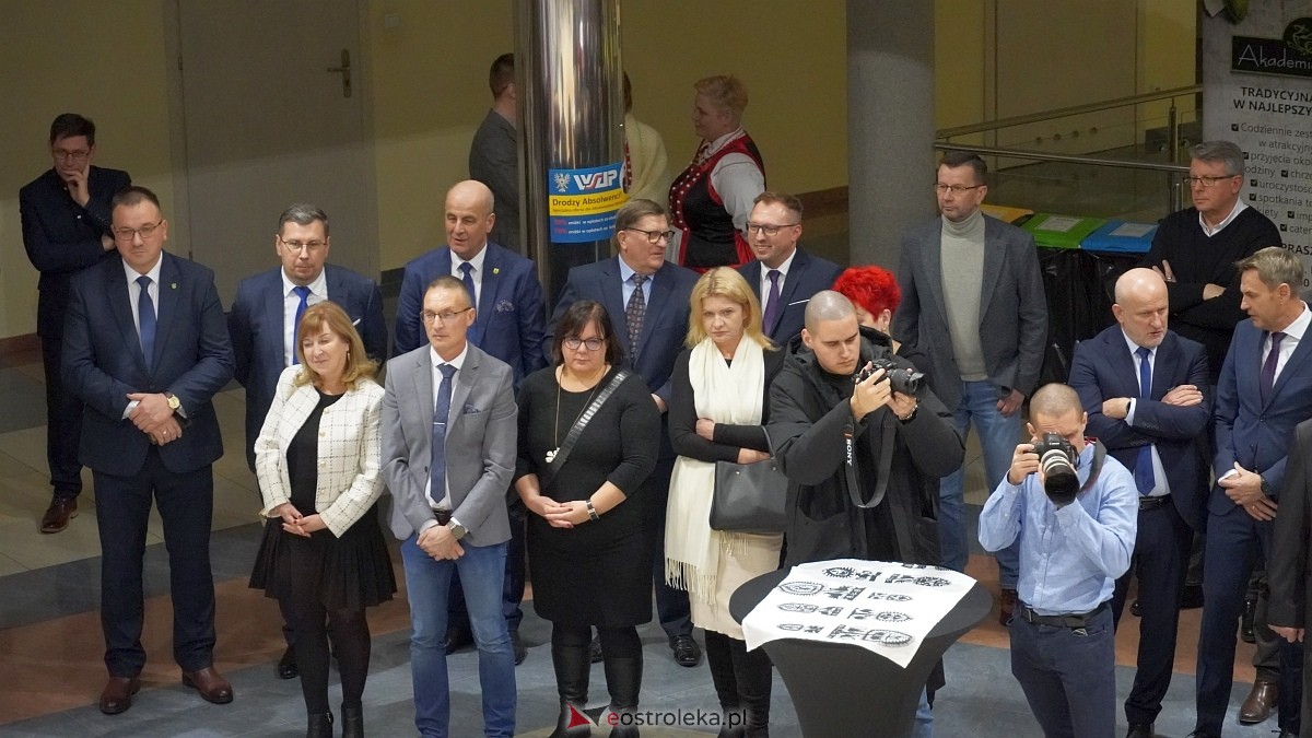 Spotkanie noworoczne i otwarcie biura poselskiego posłów Koalicji Obywatelskiej [07.01.2025] - zdjęcie #113 - eOstroleka.pl
