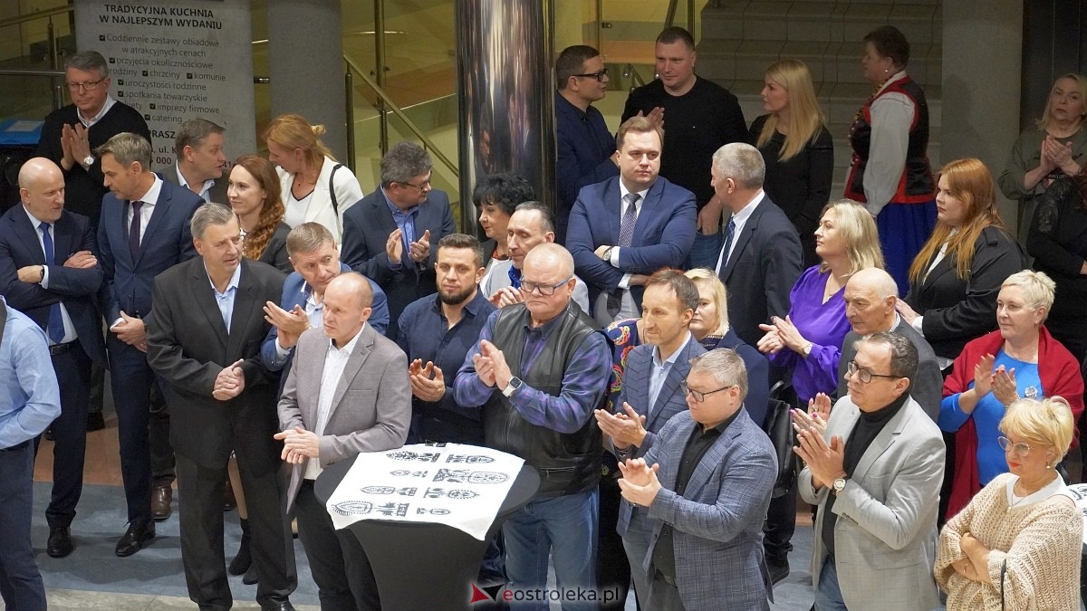 Spotkanie noworoczne i otwarcie biura poselskiego posłów Koalicji Obywatelskiej [07.01.2025] - zdjęcie #111 - eOstroleka.pl
