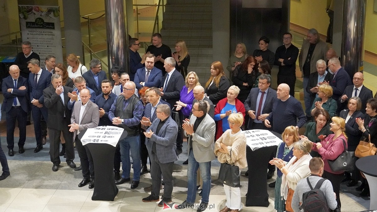 Spotkanie noworoczne i otwarcie biura poselskiego posłów Koalicji Obywatelskiej [07.01.2025] - zdjęcie #110 - eOstroleka.pl