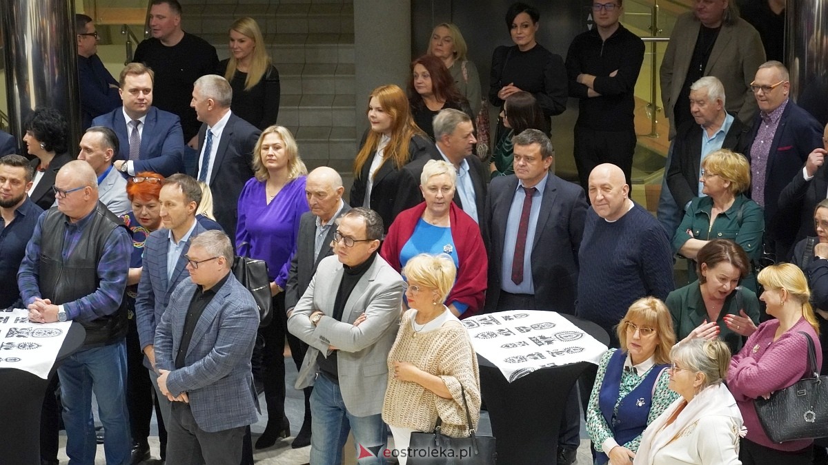 Spotkanie noworoczne i otwarcie biura poselskiego posłów Koalicji Obywatelskiej [07.01.2025] - zdjęcie #106 - eOstroleka.pl