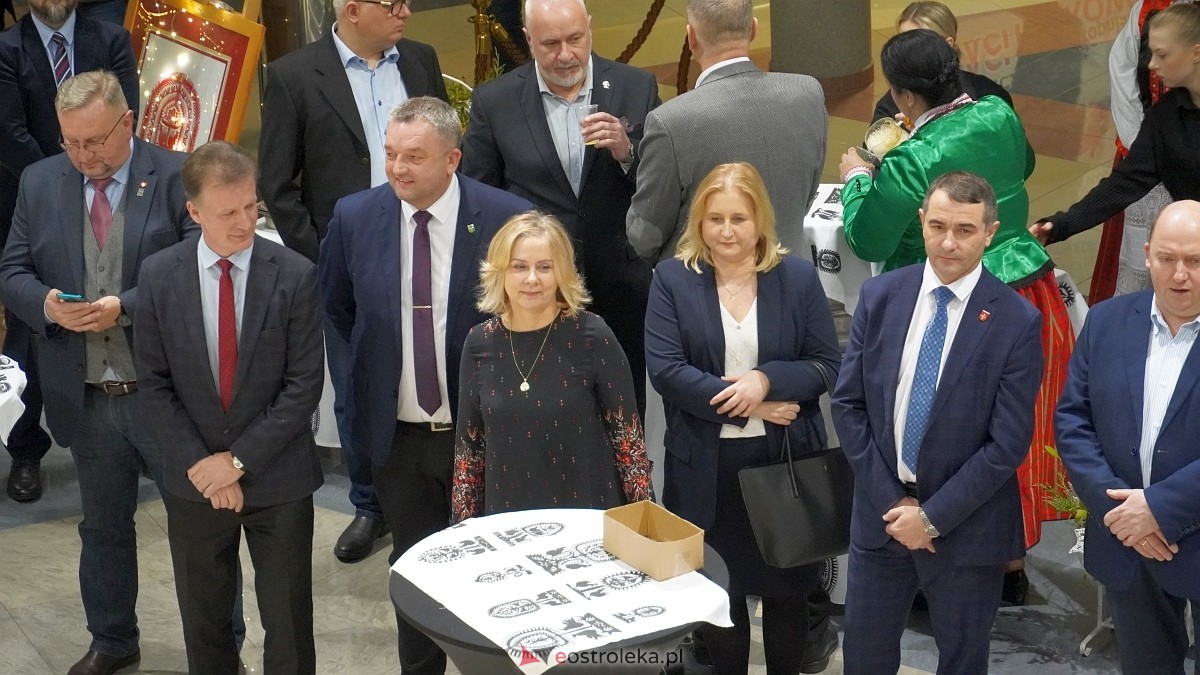 Spotkanie noworoczne i otwarcie biura poselskiego posłów Koalicji Obywatelskiej [07.01.2025] - zdjęcie #101 - eOstroleka.pl