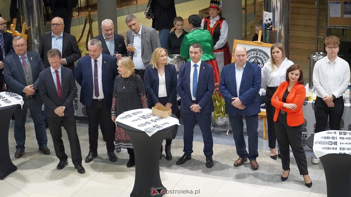 Spotkanie noworoczne i otwarcie biura poselskiego posłów Koalicji Obywatelskiej [07.01.2025] - zdjęcie #95 - eOstroleka.pl