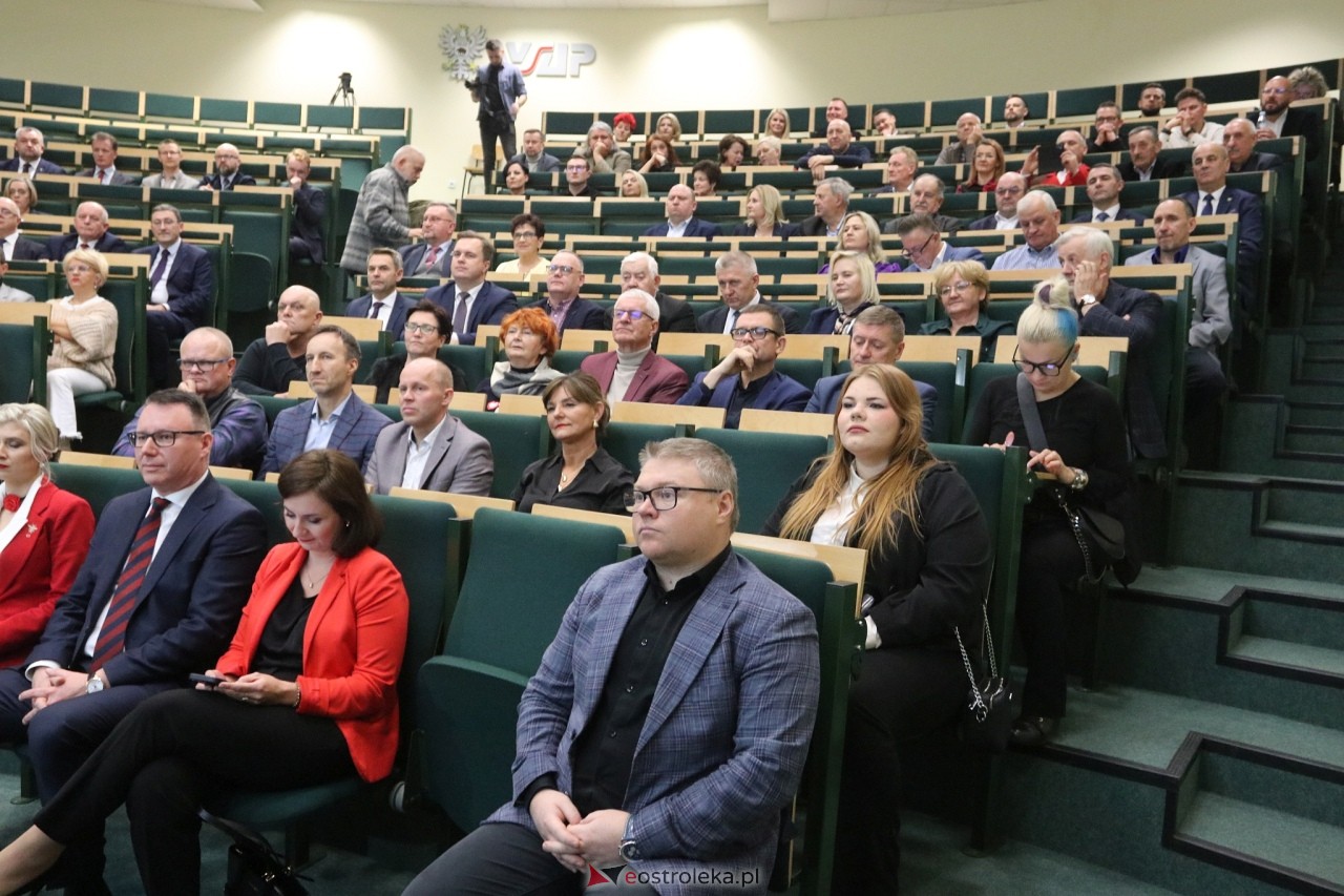 Spotkanie noworoczne i otwarcie biura poselskiego posłów Koalicji Obywatelskiej [07.01.2025] - zdjęcie #77 - eOstroleka.pl