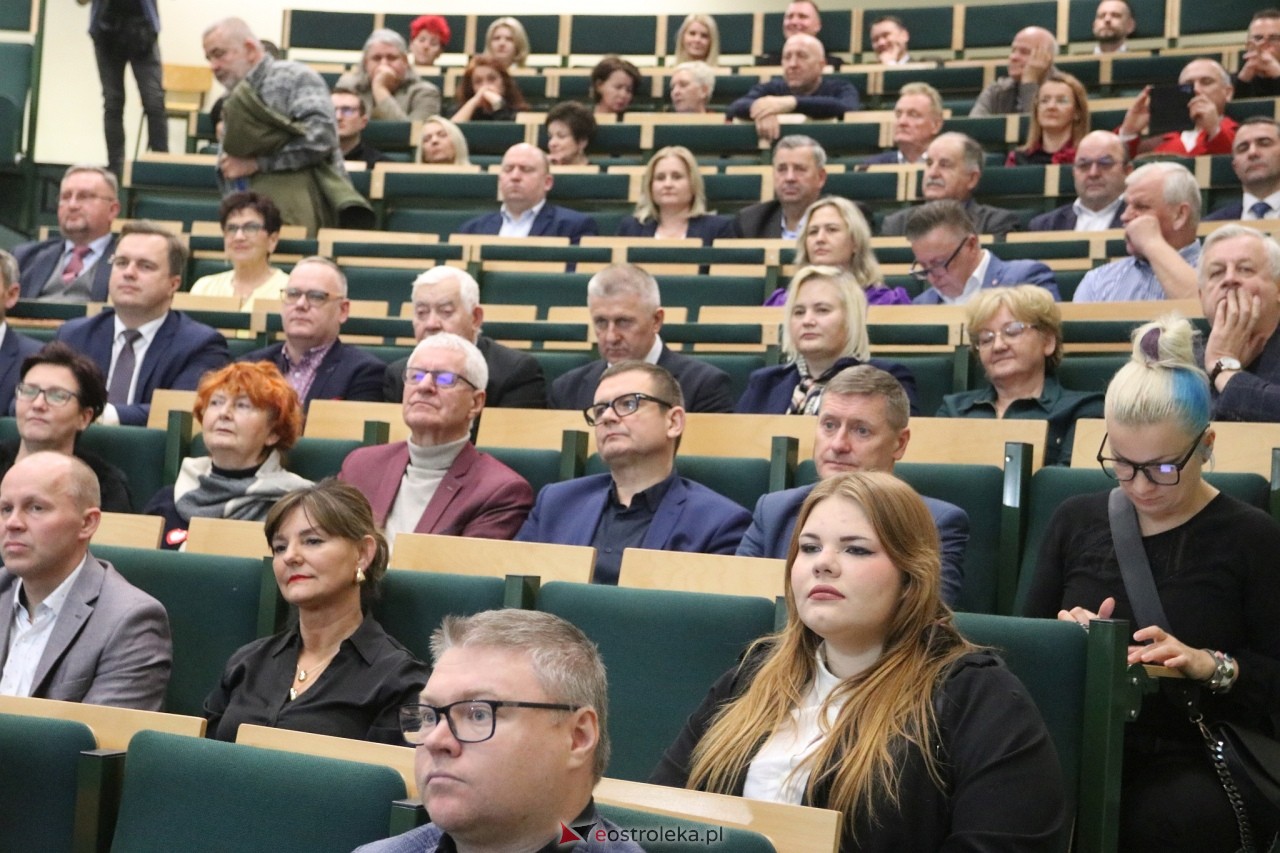 Spotkanie noworoczne i otwarcie biura poselskiego posłów Koalicji Obywatelskiej [07.01.2025] - zdjęcie #76 - eOstroleka.pl