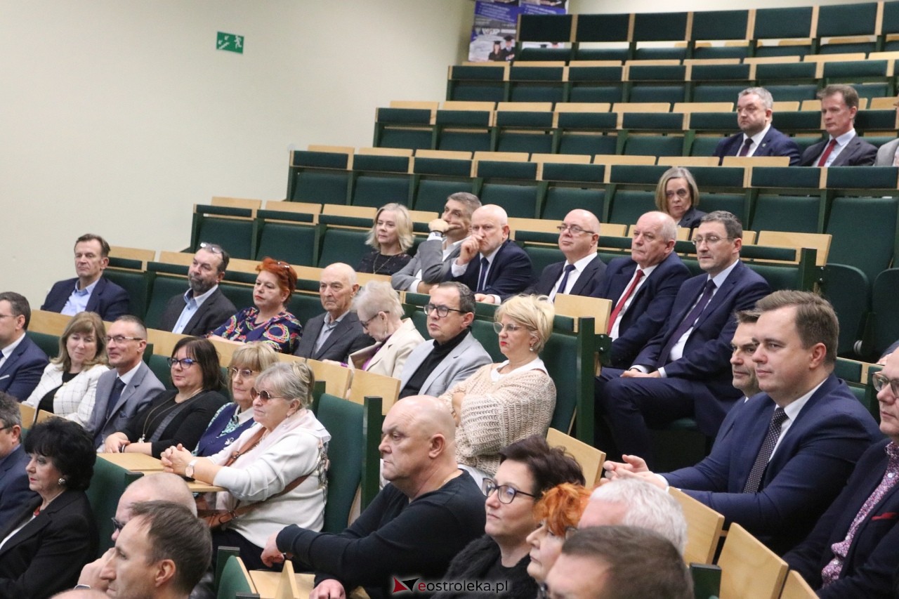 Spotkanie noworoczne i otwarcie biura poselskiego posłów Koalicji Obywatelskiej [07.01.2025] - zdjęcie #73 - eOstroleka.pl