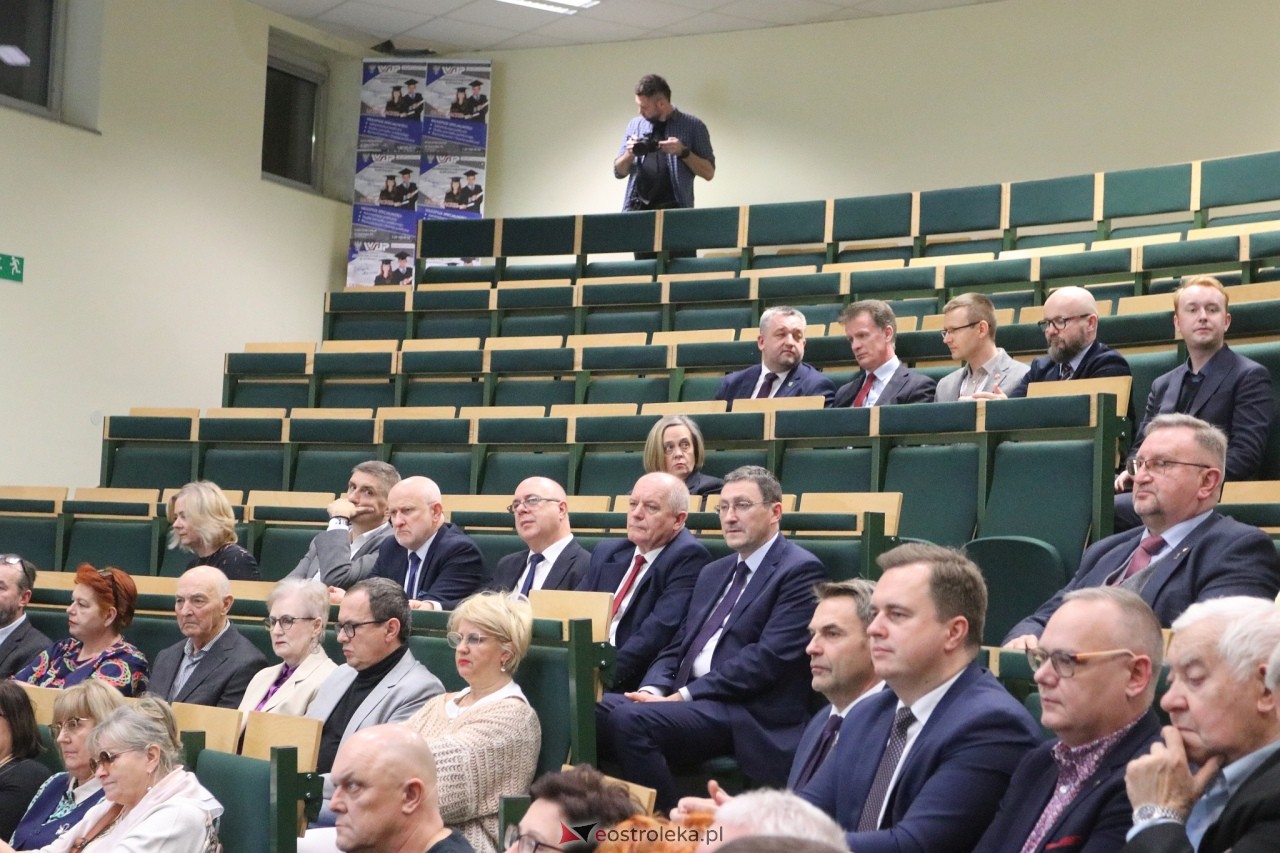 Spotkanie noworoczne i otwarcie biura poselskiego posłów Koalicji Obywatelskiej [07.01.2025] - zdjęcie #70 - eOstroleka.pl