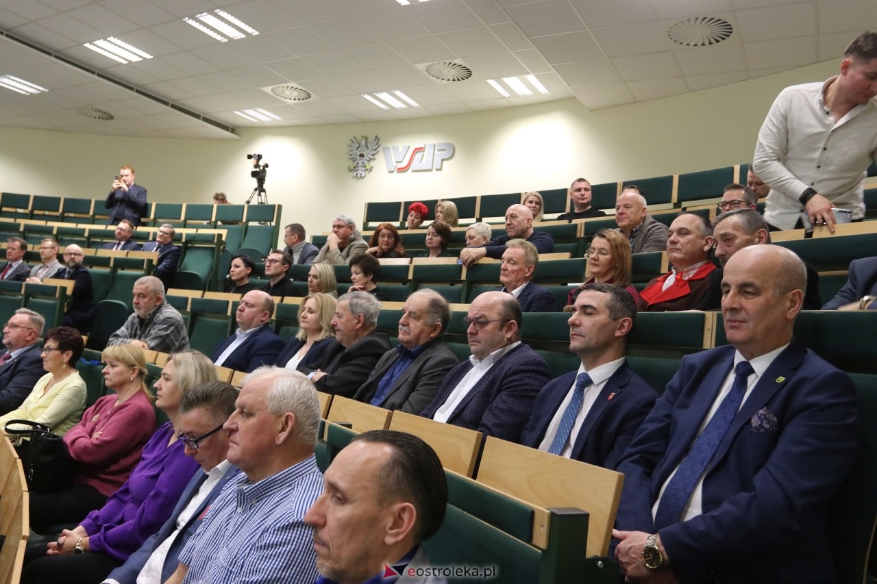 Spotkanie noworoczne i otwarcie biura poselskiego posłów Koalicji Obywatelskiej [07.01.2025] - zdjęcie #67 - eOstroleka.pl