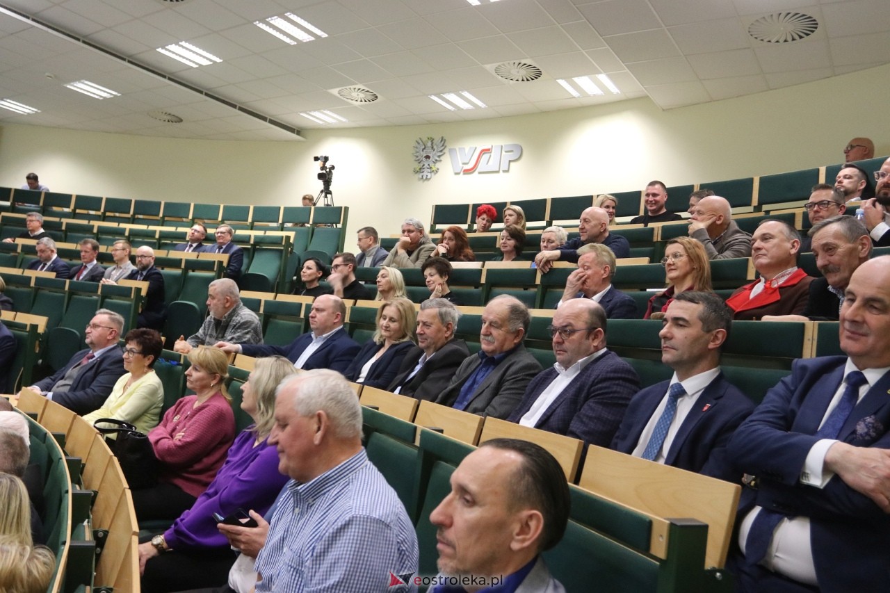 Spotkanie noworoczne i otwarcie biura poselskiego posłów Koalicji Obywatelskiej [07.01.2025] - zdjęcie #63 - eOstroleka.pl