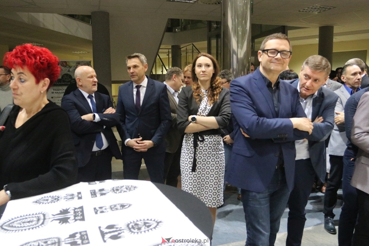 Spotkanie noworoczne i otwarcie biura poselskiego posłów Koalicji Obywatelskiej [07.01.2025] - zdjęcie #51 - eOstroleka.pl