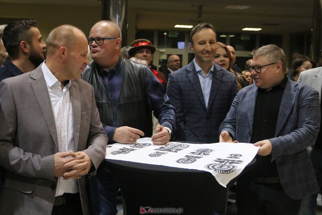 Spotkanie noworoczne i otwarcie biura poselskiego posłów Koalicji Obywatelskiej [07.01.2025] - zdjęcie #50 - eOstroleka.pl