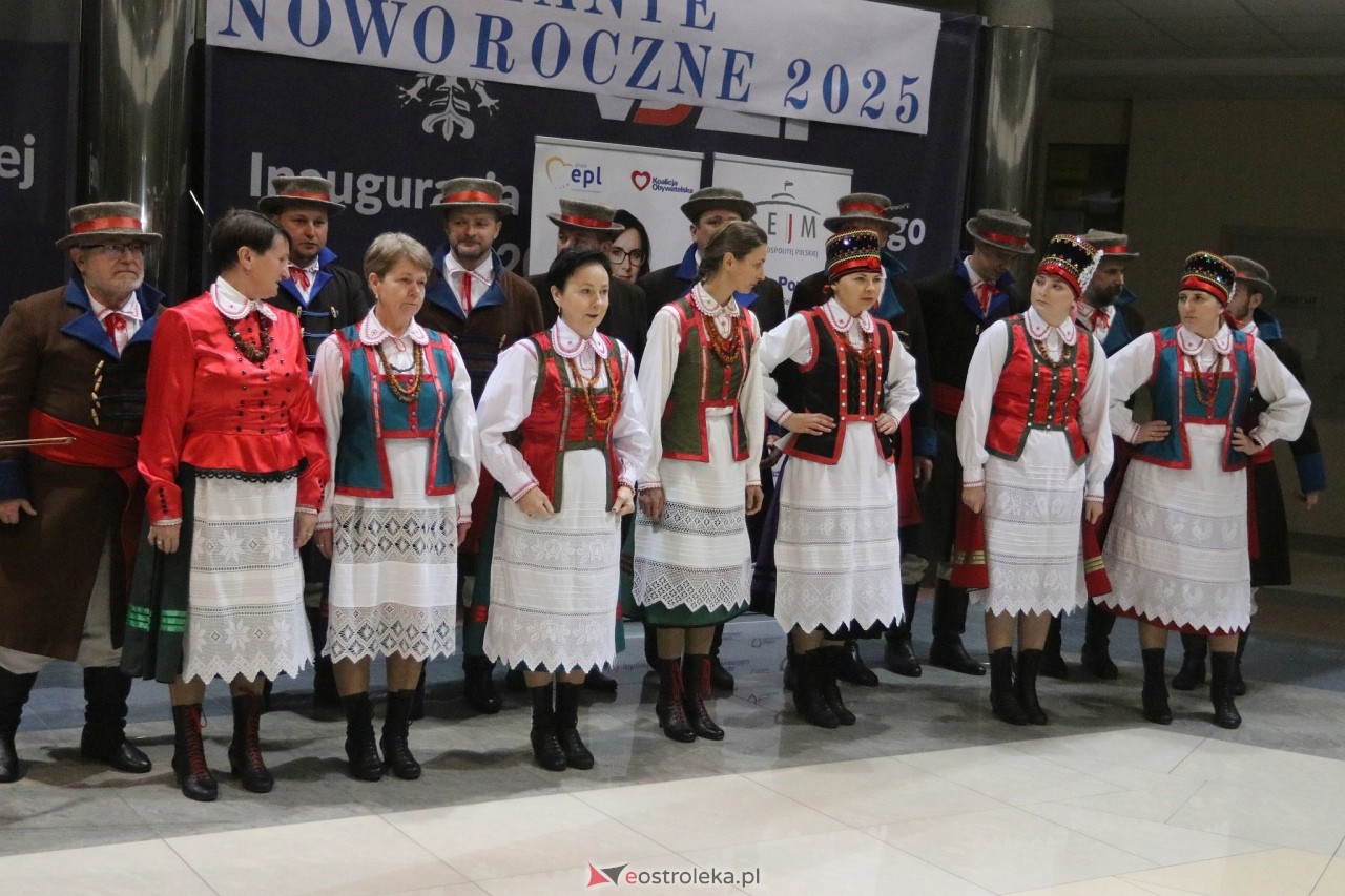 Spotkanie noworoczne i otwarcie biura poselskiego posłów Koalicji Obywatelskiej [07.01.2025] - zdjęcie #45 - eOstroleka.pl