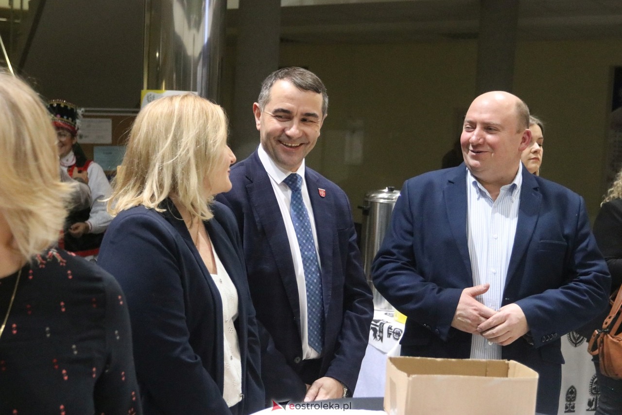 Spotkanie noworoczne i otwarcie biura poselskiego posłów Koalicji Obywatelskiej [07.01.2025] - zdjęcie #43 - eOstroleka.pl