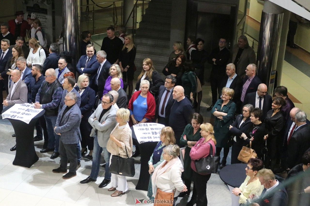 Spotkanie noworoczne i otwarcie biura poselskiego posłów Koalicji Obywatelskiej [07.01.2025] - zdjęcie #39 - eOstroleka.pl