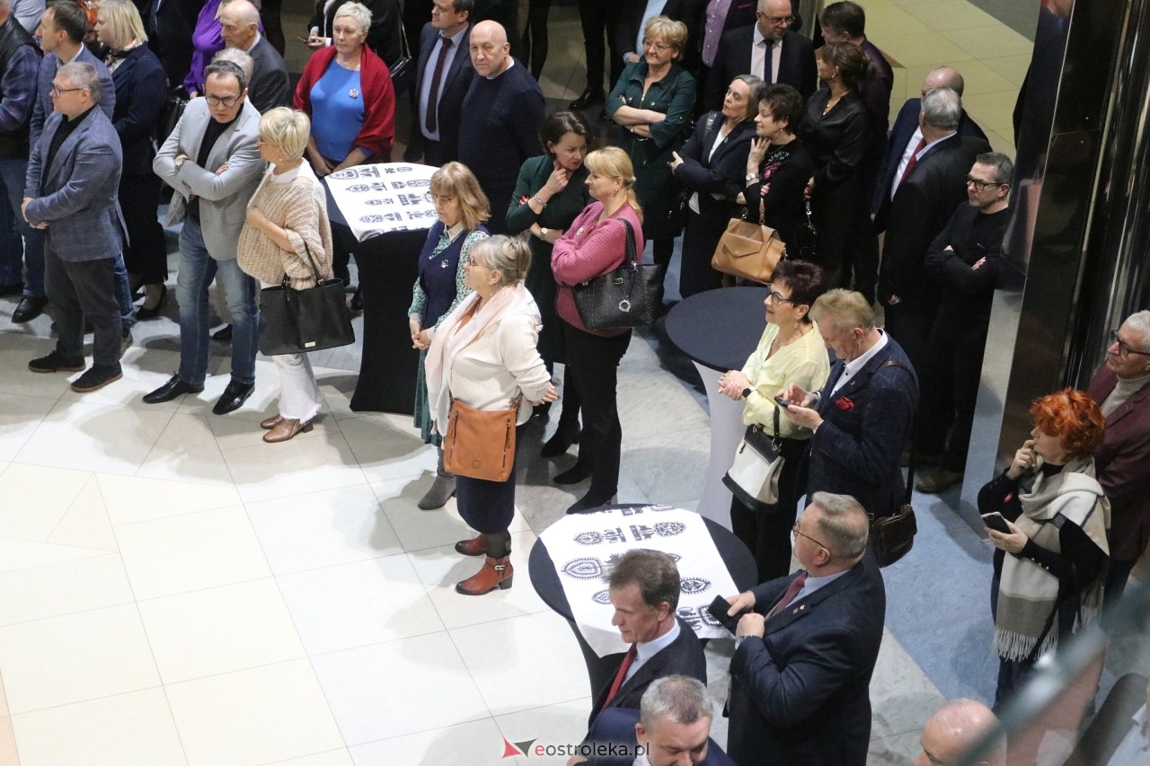 Spotkanie noworoczne i otwarcie biura poselskiego posłów Koalicji Obywatelskiej [07.01.2025] - zdjęcie #37 - eOstroleka.pl