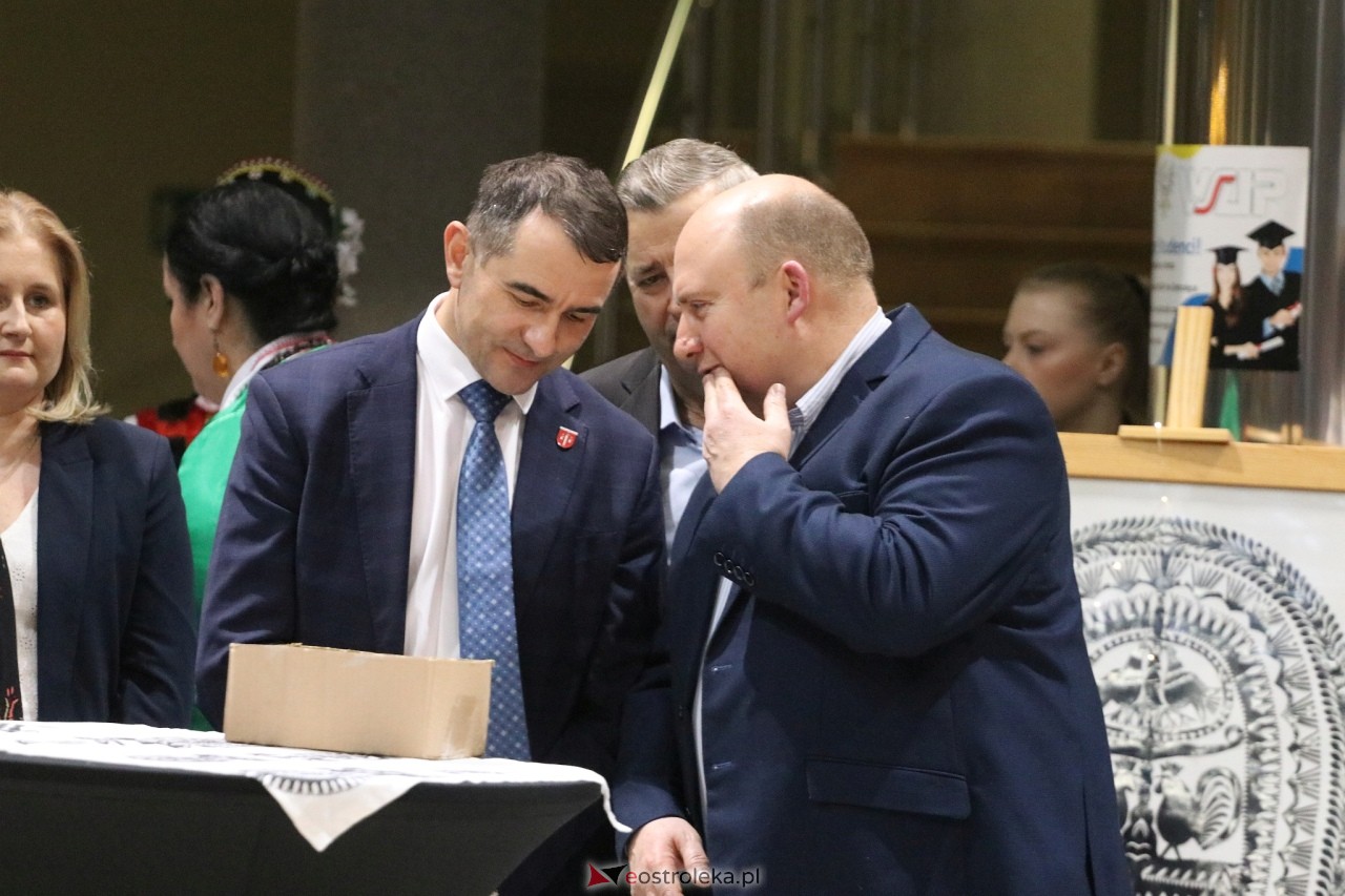 Spotkanie noworoczne i otwarcie biura poselskiego posłów Koalicji Obywatelskiej [07.01.2025] - zdjęcie #24 - eOstroleka.pl