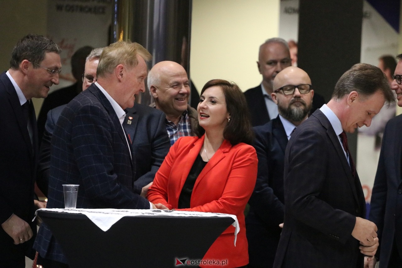 Spotkanie noworoczne i otwarcie biura poselskiego posłów Koalicji Obywatelskiej [07.01.2025] - zdjęcie #19 - eOstroleka.pl