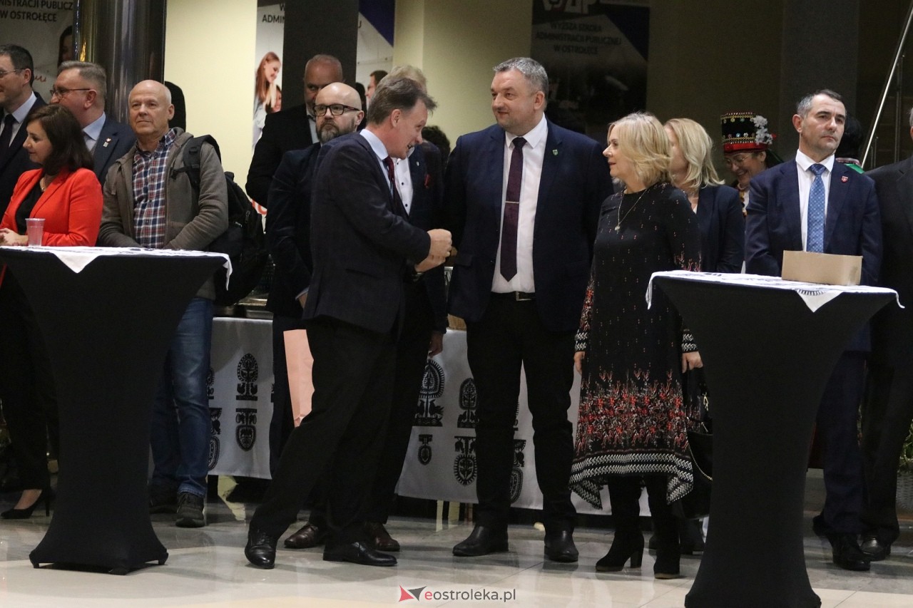 Spotkanie noworoczne i otwarcie biura poselskiego posłów Koalicji Obywatelskiej [07.01.2025] - zdjęcie #9 - eOstroleka.pl