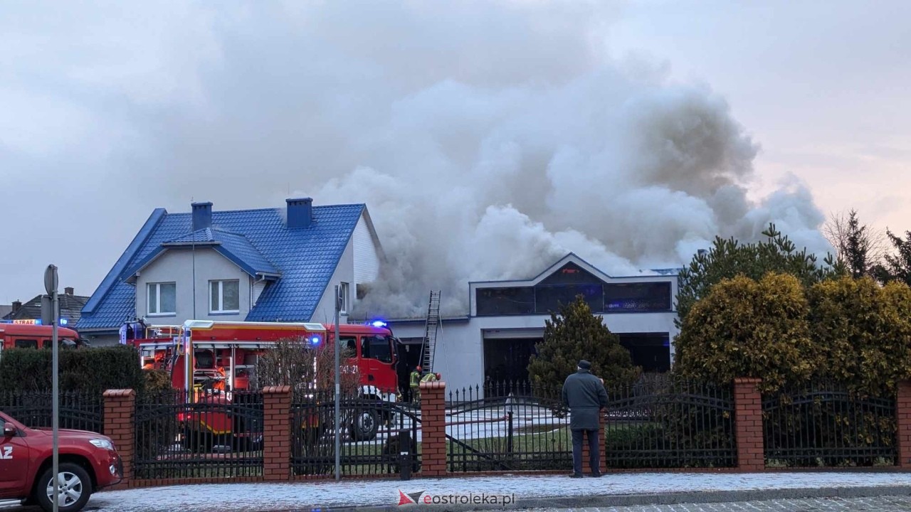 Pożar na ul. Słowackiego w Ostrołęce [08.01.2025] - zdjęcie #26 - eOstroleka.pl