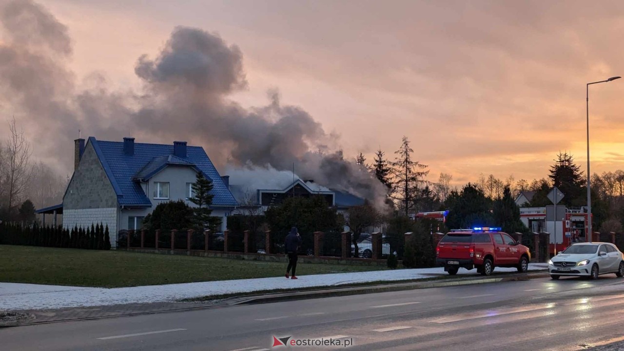 Pożar na ul. Słowackiego w Ostrołęce [08.01.2025] - zdjęcie #22 - eOstroleka.pl