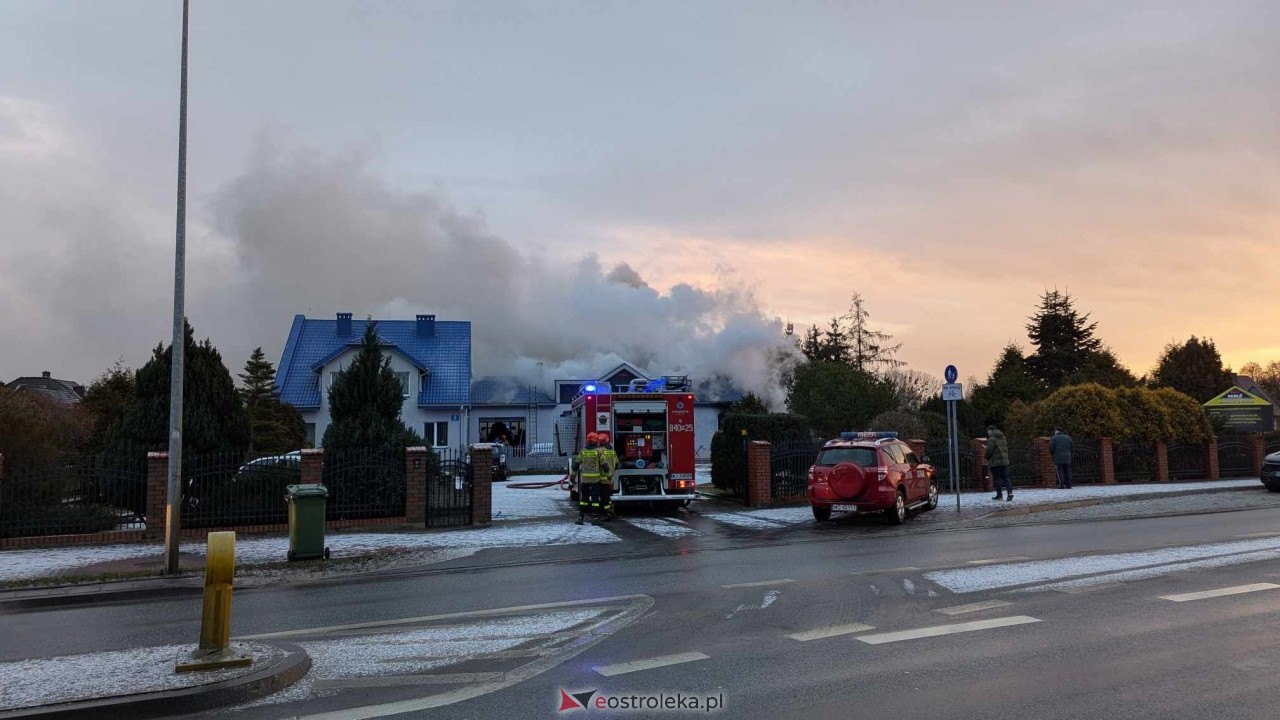 Pożar na ul. Słowackiego w Ostrołęce [08.01.2025] - zdjęcie #19 - eOstroleka.pl