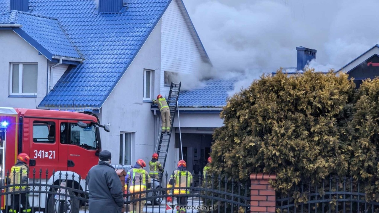 Pożar na ul. Słowackiego w Ostrołęce [08.01.2025] - zdjęcie #15 - eOstroleka.pl