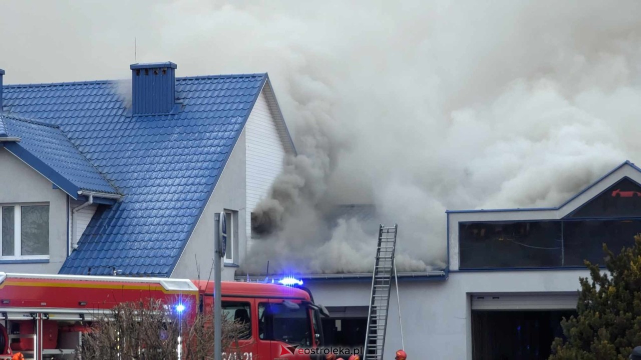 Pożar na ul. Słowackiego w Ostrołęce [08.01.2025] - zdjęcie #8 - eOstroleka.pl