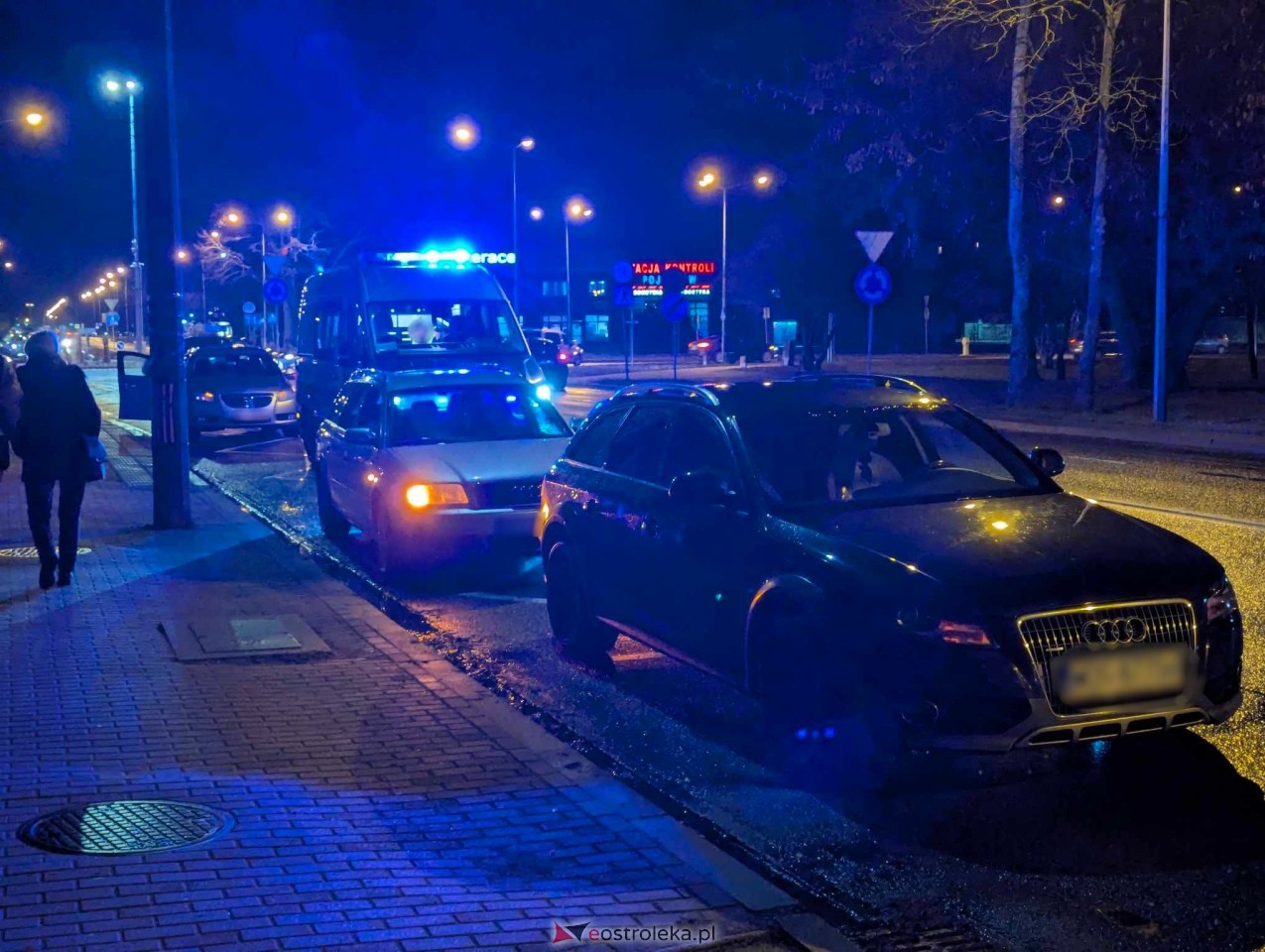 Kolizja na rondzie Zofii Niedziałkowskiej w Ostrołęce [07.01.2025] - zdjęcie #2 - eOstroleka.pl