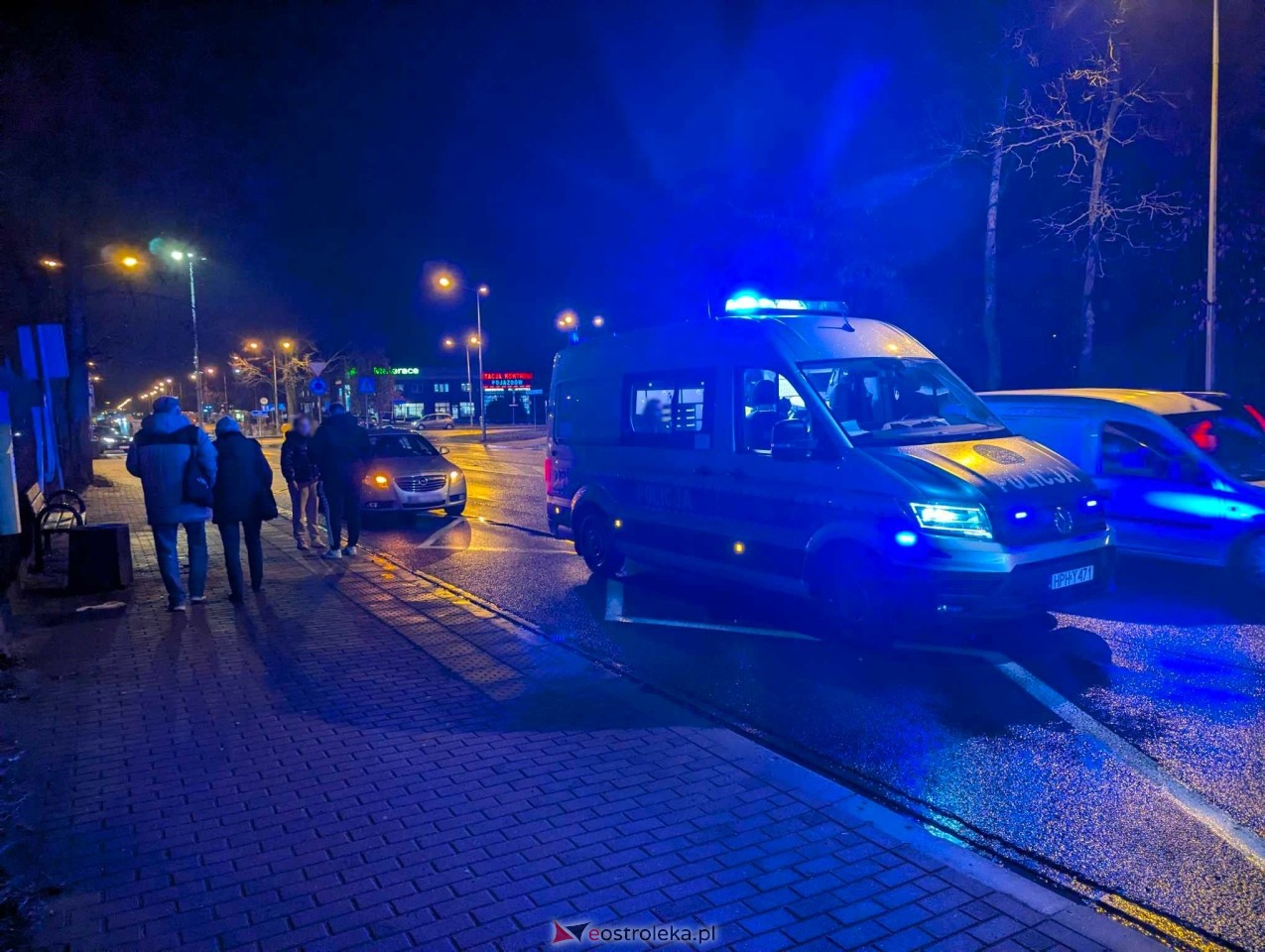 Kolizja na rondzie Zofii Niedziałkowskiej w Ostrołęce [07.01.2025] - zdjęcie #1 - eOstroleka.pl