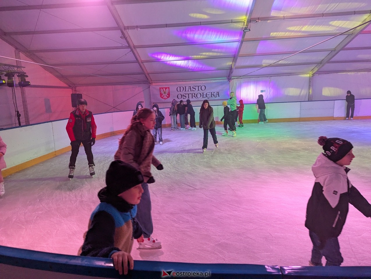 Lodowisko w Ostrołęce [10.01.2025] - zdjęcie #7 - eOstroleka.pl